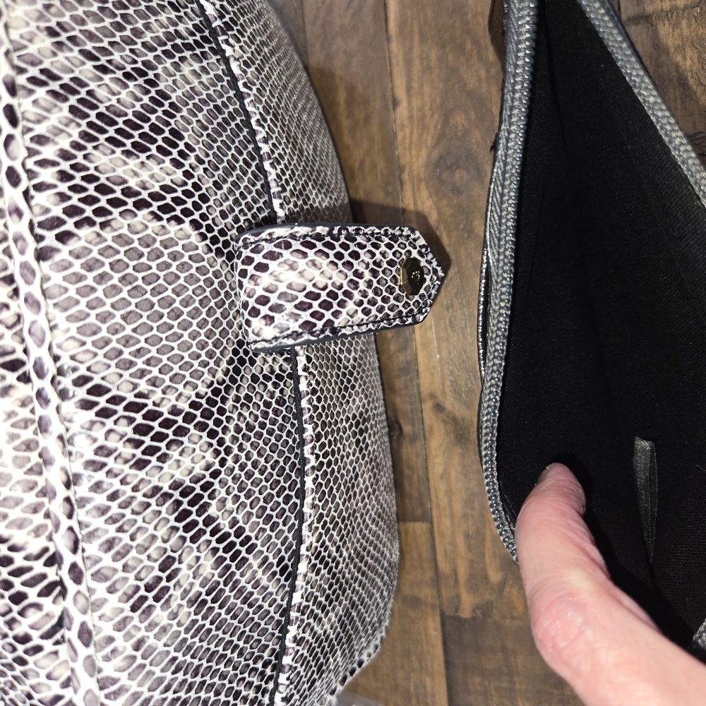 G.I.L.I. Leather Monochrome Snake Print Crossbody Bag w Slim Metalliac Wallet - Picture 7 of 11